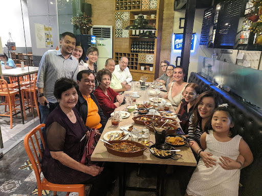 Roxy's Filipinix family enjoys a meal together