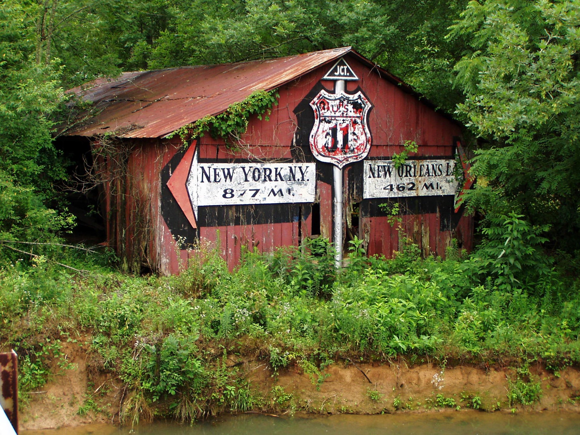 A barn sign in Sequoyah Caverns, Alabama, along U.S. 11.