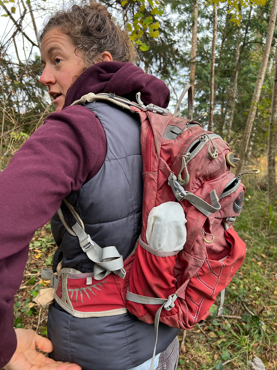 Hollie shows how the pStyle fits easily into the side pocket of her backpack.