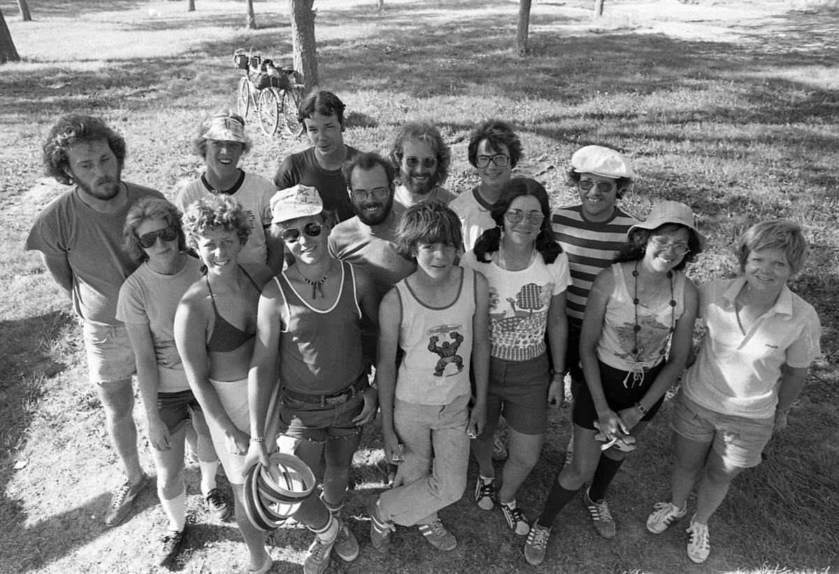 Bikecentennial group photo by Dan Burden