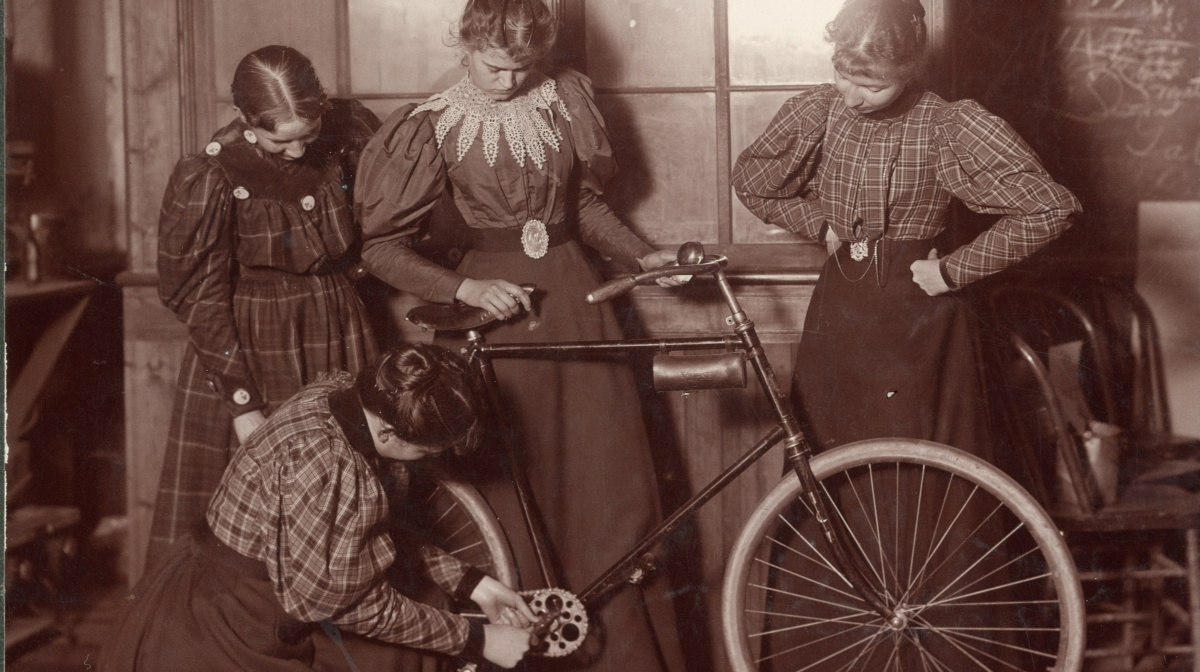 A Valentine's Day Gift Giving Guide – The Harvard-Westlake Chronicle, image size:1200x672