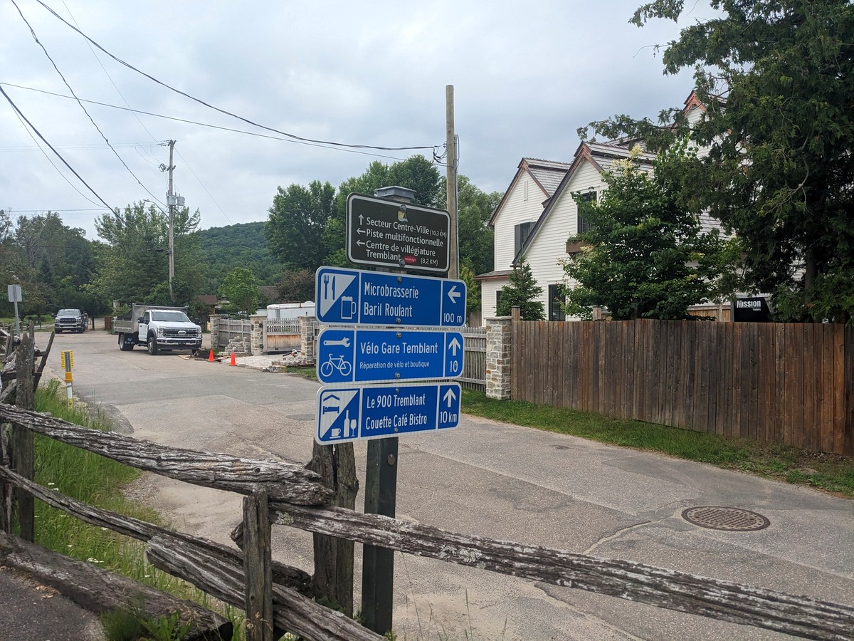 Confusing road signs in Quebec
